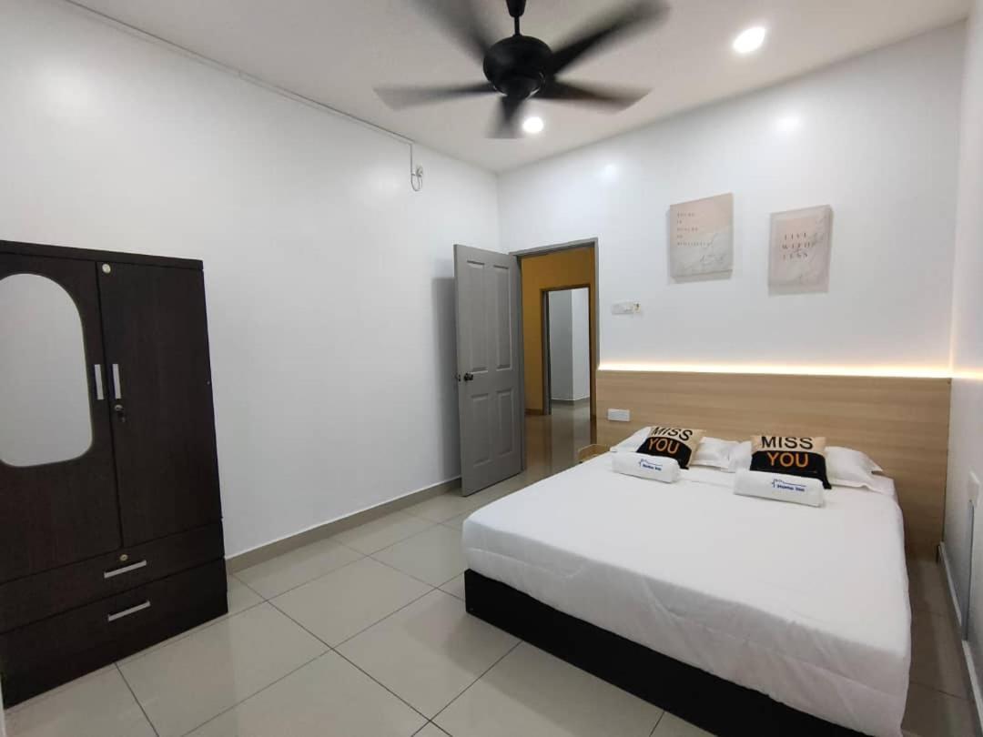 Setia Home Sitiawan Ktv 12+4 Pax Bagian luar foto