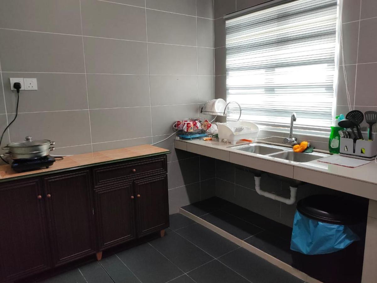 Setia Home Sitiawan Ktv 12+4 Pax Bagian luar foto